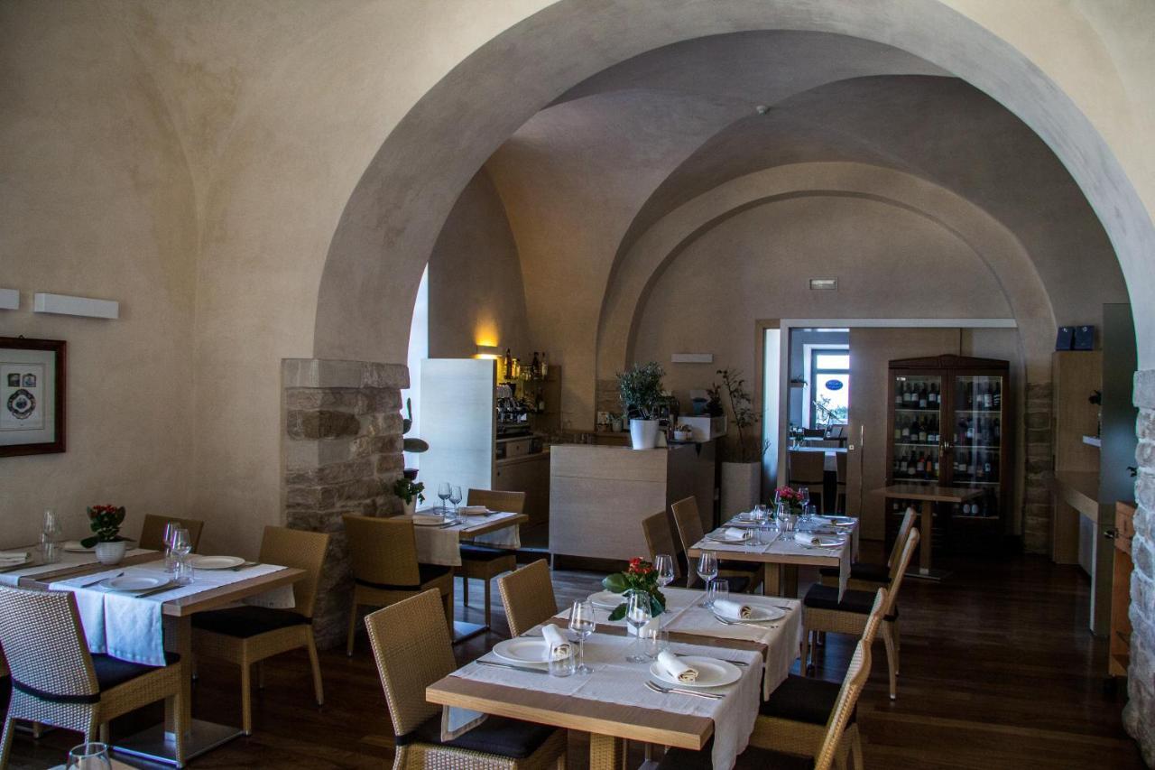 Palazzo Filisio - Regia Restaurant Hotell Trani Eksteriør bilde